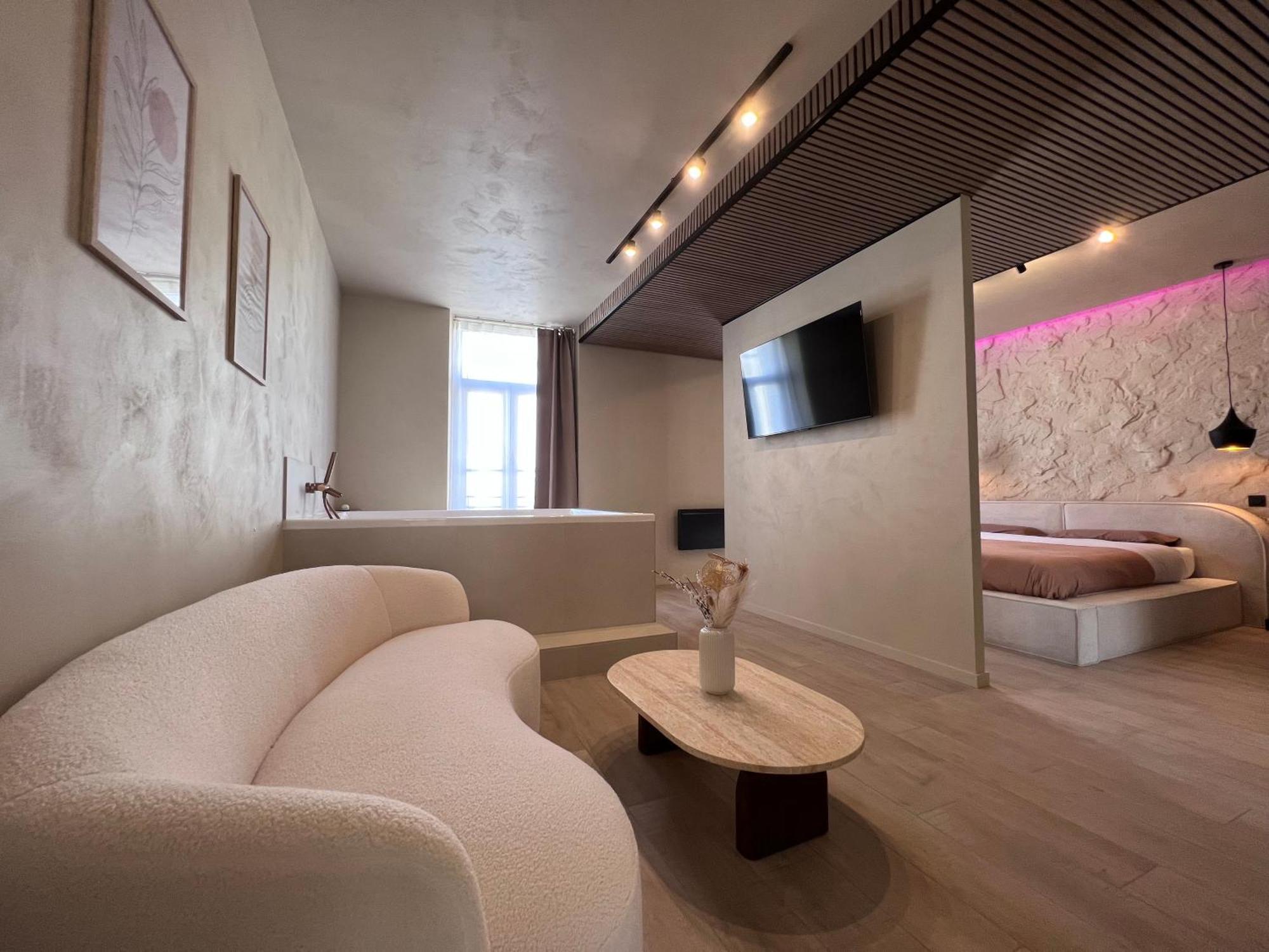 Harmony Room Suite Avec Balneo Анже Екстер'єр фото